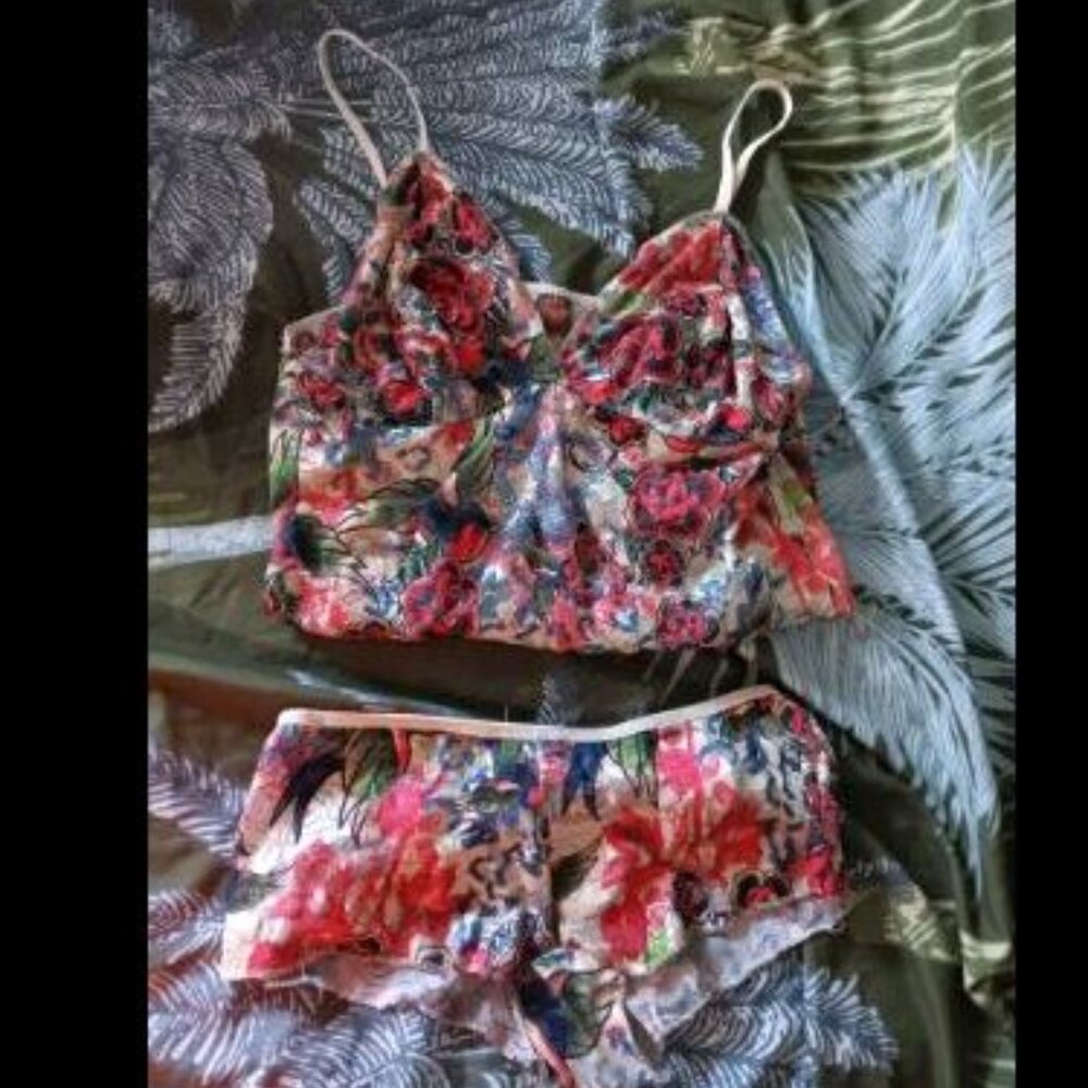 NWOt Sexy 2 piece multi-color foral short and tank semi-sheer set